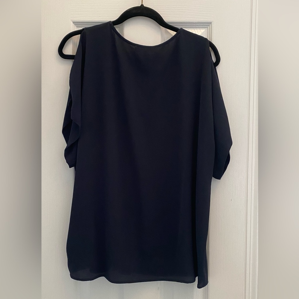 Michael Kors- NWT- Cold shoulder blouse - New Navy - L - Picture 3 of 6
